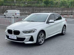 La <span class=keywords><strong>BMW</strong></span> Série <span class=keywords><strong>1</strong></span> 125i 2020, avec le pack M Sport, voiture à <span class=keywords><strong>essence</strong></span> professionnelle, est disponible à l'exportation à bas <span class=keywords><strong>prix</strong></span> - Product Image 1
