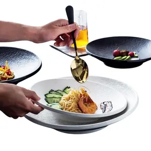 11.8 인치 엠보싱 매트 화이트 도자기 파스타 접시 검은 수프 접시 깊은 요리 고급 접시 식기 세트
