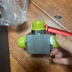บอลวาล์วสามทางแบบ02x Khb3k hydac 16sr L 1112 700 PSI 1ในอุตสาหกรรมน้ำมันเกลียว - Product Image 1