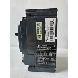 Disjoncteur à boîtier moulé LV430631 3P avec unité de déclenchement électronique pour la protection de la distribution électrique - Product Image 1