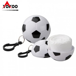 Poncho Impermeable Desechable con Llavero de Balón de Fútbol para Viajes, Poncho Compacto con Balón de Fútbol, Poncho de Emergencia para Lluvia - Product Image 2