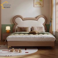 Lit d'enfant moderne de luxe, taille Full/King, avec motif d'ours mignon, lit souple, revêtement en cuir, rangement personnalisable, en bois de pin