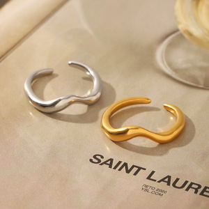 KITI Minimalistische Golfvormige Gouden Ringen PVD 18K Goud Verguld Roestvrij Staal Niet-Aanslaande Elegante Open Ringen - Product Image 1