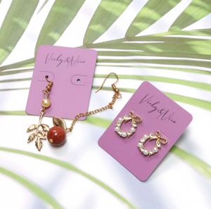 Porta Tarjetas de Joyería Personalizado para Collares y Pendientes con Logotipo, Tarjeta de Papel Inoxidable con Adhesivo para Empaque de Pulseras - Product Image 1