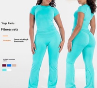 Haut court personnalisé à manches courtes et col rond pour femme, avec coupe évasée taille haute et effet push-up, séchage rapide, idéal pour le Pilates et la course à pied