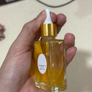 Huile capillaire Gisou Mirsalehi enrichie au miel, format voyage 20ml, pour une nutrition et une hydratation profondes des cheveux - Product Image 1