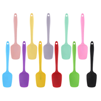 Venta al por mayor de espátula de goma de silicona de grado alimenticio pequeño modelo T resistente al calor mantequilla cocina pastel herramienta para hornear espátula fabricante de moldes