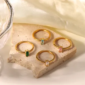 Оптовая продажа, минималистичное покрытое 18-каратным золотом, свадебное ювелирное изделие из нержавеющей стали, прямоугольное циркониевое кольцо с бриллиантами