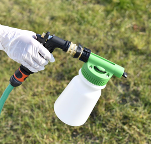 Pulvérisateur <span class=keywords><strong>professionnel</strong></span> pour tuyau d'arrosage avec poignée ergonomique, tête de mélange durable à molette, anti-siphon intégré, blanc translucide - Product Image 1