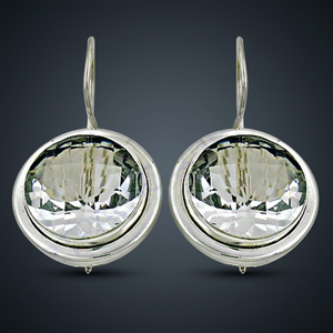 Boucles d'oreilles élégantes pour femmes en zircon argenté avec un design géométrique, style tendance pour les occasions de fête - Product Image 4