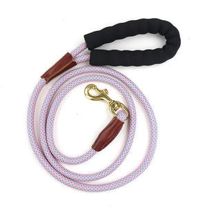 Correas para perros de 5 pies, correas reflectantes de alta resistencia para perros con mango suave, Clip de Metal giratorio - Product Image 2