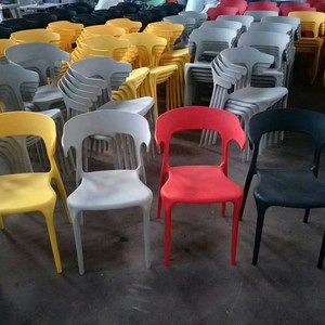 كراسي بلاستيكية ملونة يمكن رصها فوق بعضها للحدائق كراسي خارجية أثاث كراسي بلاستيكية للمناسبات - Product Image 1