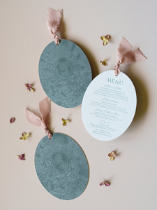शादी की पार्टी अतिथि ओवल मेनू sage मखमली पुष्प पैटर्न और मोनोग्राम ब्लाइंड भ्रूण शादी मेनू कार्ड रिबन के साथ - Product Image 4