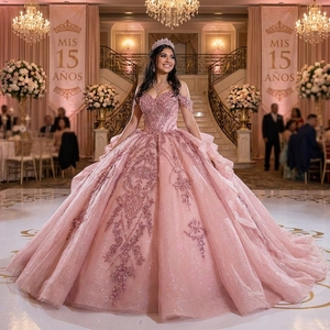 Robe de bal vintage Dy1568 en or rose avec franges perlées, décolleté cœur, paillettes et jupes superposées en tulle pour Quinceañera - Product Image 1
