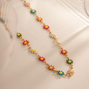 Gioielli donna OEM 18K placcato oro colorato in acciaio inox piccola <span class=keywords><strong>collana</strong></span> di fiori margherita - Product Image 5