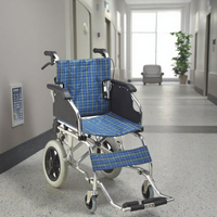 Fauteuil roulant manuel léger en aluminium avec poignée rabattable pour le transfert de patients en maison de retraite et à domicile