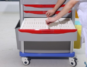 Carrello di Emergenza con Tavola RCP, Binari in ABS, 4 Ruote Girevoli, Arredamento Ospedaliero Moderno per Trasporto Pazienti Traumatizzati, Uso in Mensa e Scuola - Product Image 4