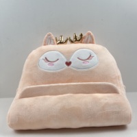 Quantité minimale de commande bas personnalisé oreiller de lecture en peluche support iPad jouets en peluche tablette téléphone dessin animé porte-animal oreiller lecture paresseuse
