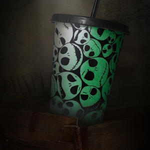 Vaso de plástico luminoso de una sola capa con diseño de calavera fantasma que cambia de color, personalizado de fábrica para Halloween 2024. - Product Image 1