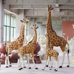 Supporto OEM a grandezza naturale safari animali decor oggetti di scena animali statua giraffa statua di leone per decorazioni per feste di compleanno