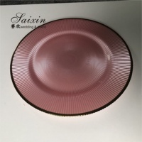 Vente en gros d'assiettes de présentation de luxe à rayures roses et bords dorés pour mariages, hôtels, plats de dîner personnalisables