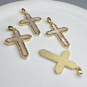 En gros Personnalisé Zircon Naturel Coquillage <span class=keywords><strong>Croix</strong></span> Pendentifs Métal <span class=keywords><strong>Nacre</strong></span> Collier Charmes Pour La Fabrication De Bijoux DIY Accessoires Matériel - Product Image 3