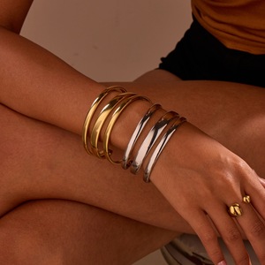 Doble capa de acero inoxidable chapado en oro de 18 quilates minimalista Simple para mujer para pulsera joyería de moda al por mayor brazalete en forma de luna - Product Image 3