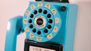 Le téléphone support rétro avec fonction téléphonique réelle améliore la décoration intérieure avec de beaux appareils électroniques grand public - Product Image 6