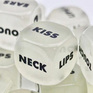 Nhà sản xuất chuyên nghiệp, bán buôn, tùy chỉnh xúc xắc tình yêu khắc rune, bộ xúc xắc hẹn hò dành cho cặp đôi, xúc xắc D6 16mm bằng nhựa acrylic, trò chơi người lớn - Product Image 6