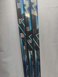 Bâton de hockey sur glace personnalisé très demandé pour l'entraînement et la compétition sur patinoire, fabricant OEM ODM pour la vente en gros sous marque privée - Product Image 1