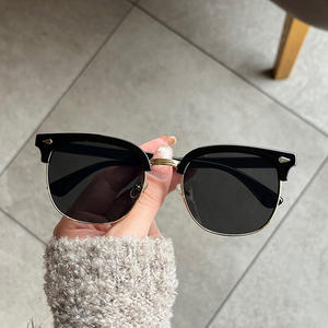 Gafas de Sol Retro con Montura Negra de Media Montura, Unisex, Marco Metálico, Protección UV400, Estilo con Remaches Cuadrados C4-6240 - Product Image 5