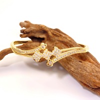 Gelang Mewah Berlapis Emas 18K Motif Empat Daun Semanggi untuk Wanita, Bertabur CZ, Gelang Bunga Mungil yang Dapat Disesuaikan, Anti-Korosi, Elegan untuk Pernikahan