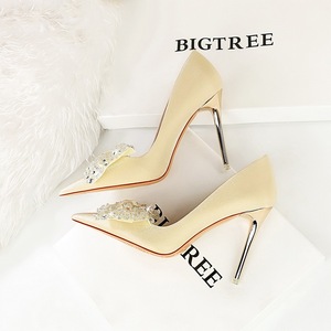 Chaussures pour femmes très vendues, talons métalliques, talons très hauts, satin, coupe peu profonde, chaussures à bout pointu avec nœud papillon, 2023 - Product Image 3