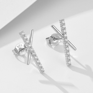 Einzigartige Damen-Kreuz-Ohrringe 18K Vergoldet Kubisches Zirkon Ohrstecker S925 - Product Image 6