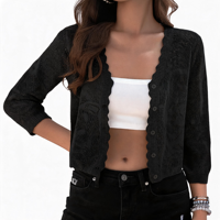 Cardigan court léger pour femme à manches 3/4, boutonné, en crochet ajouré, bord festonné, style shrug, marque privée