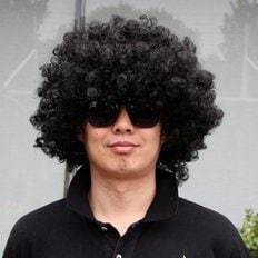 Parrucche da festa in porco nero Apro di alta qualità da 14 pollici resistente al calore in fibra sintetica corta e riccia con onda naturale parte laterale a onda libera - Product Image 1