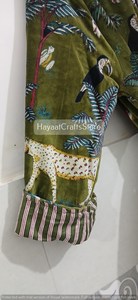Robe longue en velours à imprimé animal vert, col châle, manches trois quarts, imprimé numérique, pour l'été - Product Image 4