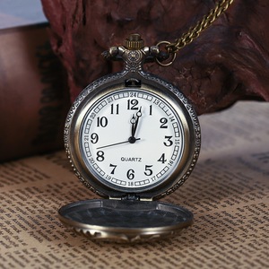 <span class=keywords><strong>Montre</strong></span> de poche vintage en bronze avec tête de loup en relief, quartz, avec chaîne de collier, <span class=keywords><strong>pendentif</strong></span>, excellent cadeau pour les hommes et les enfants - Product Image 3