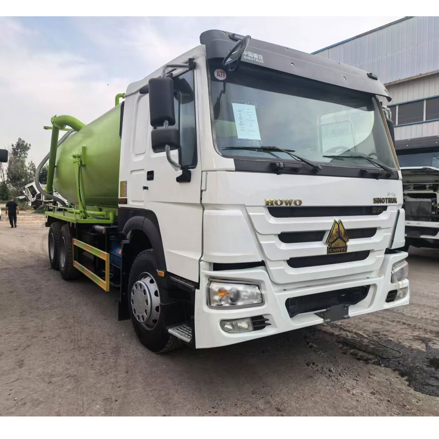 Howo 371-horsepower 6X4 Oil Stain Cleaning Vehicle Sinotruk HOWO Sludge Suction Truck