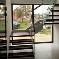 Top Sale Indoor gehärtetes Glas Leitplanke Eiche Massivholz rutsch feste schwimmende Stufe Stahlplatte Stringer Modernes Treppenhaus Design