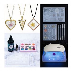 Kit de fabrication de porte-clés de Noël faits main DIY, bijoux en résine, lampe UV LED transparente, moules en silicone, fleurs en feuille de paillettes - Product Image 6