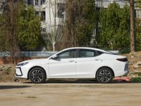 Sedán Eléctrico JAC Yiwei Aipao de 174hp Fabricado en China con Batería LFP de 54.2kWh y Carga Rápida para Servicios de Transporte y Taxis