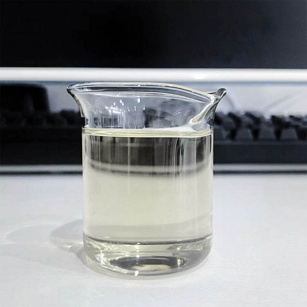 Da incolore a giallo chiaro