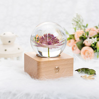 Boule de Cristal Petite Veilleuse Base en Bois Fleur Éternelle Rose Spécimen Lumineux Résine Artisanat