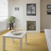 Suelo Vertical de Bambú Sólido Premium, Ecológico, Duradero, Impermeable, Color Natural Carbón, Diseño Moderno para Uso en Hogar y Oficina