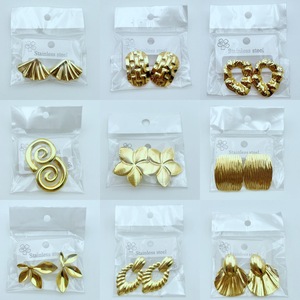 Boucles d'oreilles clous géométriques unisexes en acier inoxydable électroplaqué, simples et élégantes, 175 styles, vente chaude Europe-Amérique, directement de l'usine - Product Image 2
