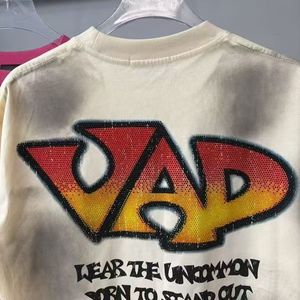 Camiseta informal de manga corta con estampado de diamantes de imitación para hombre y mujer, cuello redondo holgado, top vintage VARE ALL DAY - Product Image 4