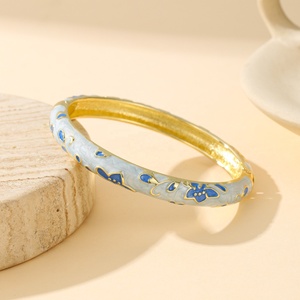 New Enamel-glazed Cross-border Exclusive Light-luxury High-end Metallic Flower-patterned Alloy Drop-oil <b>Bracelet</b> Girlsfactory - Product Image 2