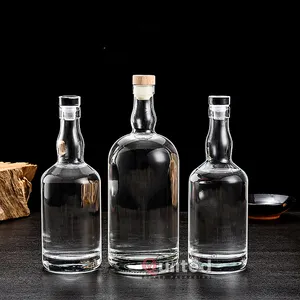 500 750 1000毫升私人标签透明圆形空火石玻璃酒威士忌伏特加龙舌兰酒瓶，带密封软木塞盖