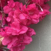O-315 Décoration de mariage personnalisée OEM, branches de cerisier japonais artificielles en soie rouge rose vif de 1 m de long